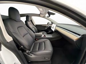 Tesla Model Y bild 16