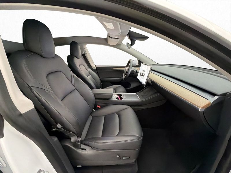 Tesla Model Y bild 16