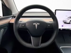 Tesla Model Y bild 16