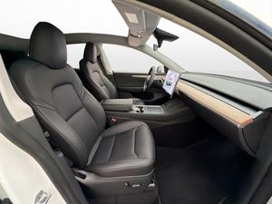 Tesla Model Y bild 17