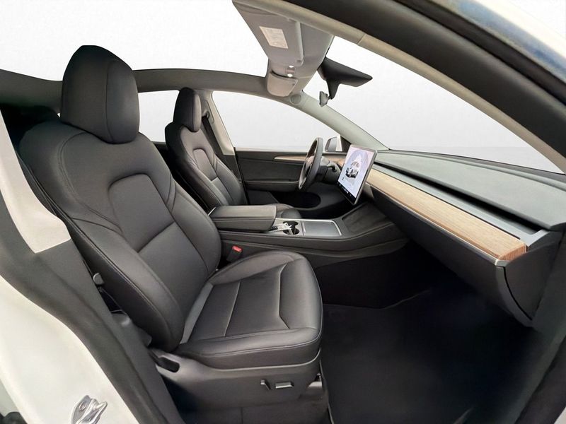 Tesla Model Y bild 17