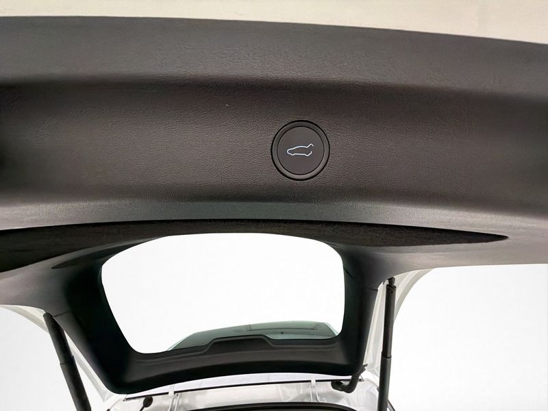 Tesla Model Y bild 13