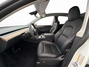 Tesla Model Y bild 15