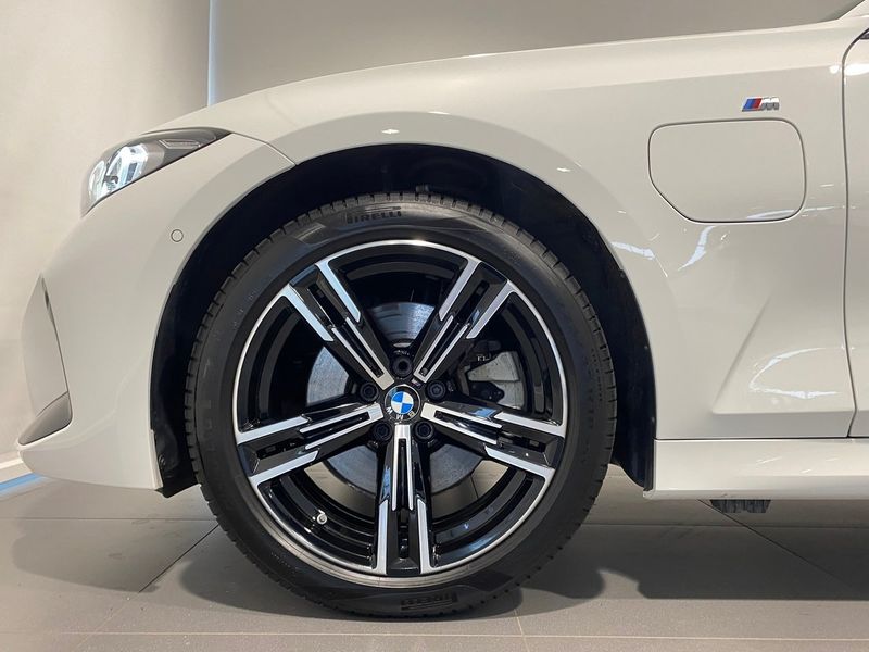 BMW 330 bild 3