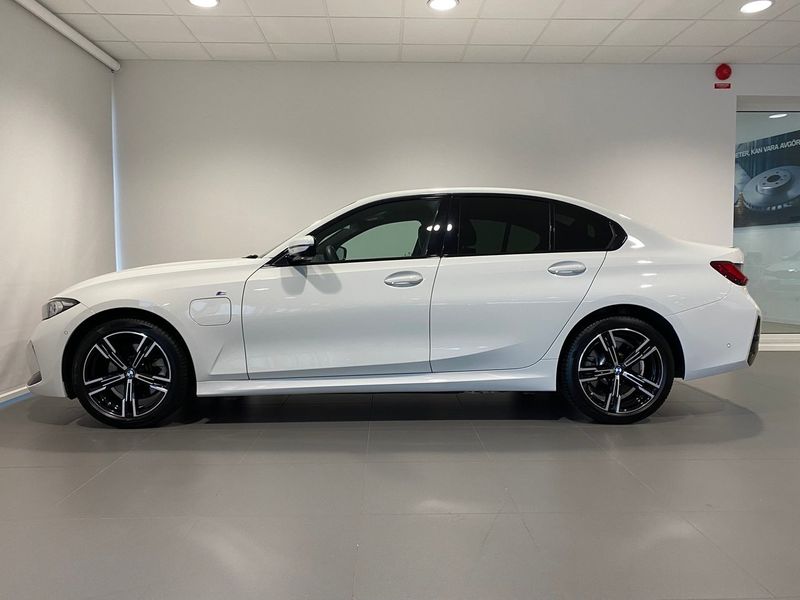 BMW 330 bild 2
