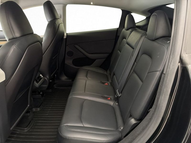Tesla Model Y bild 16