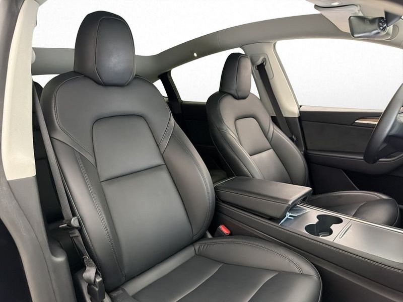 Tesla Model Y bild 14
