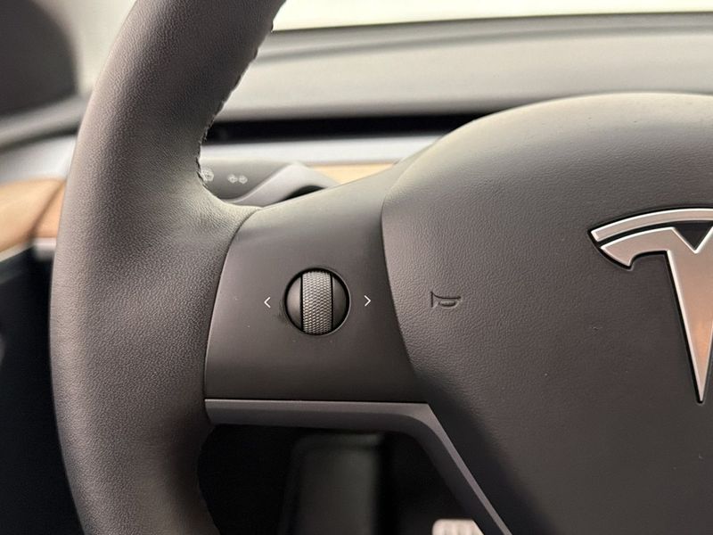 Tesla Model Y bild 18