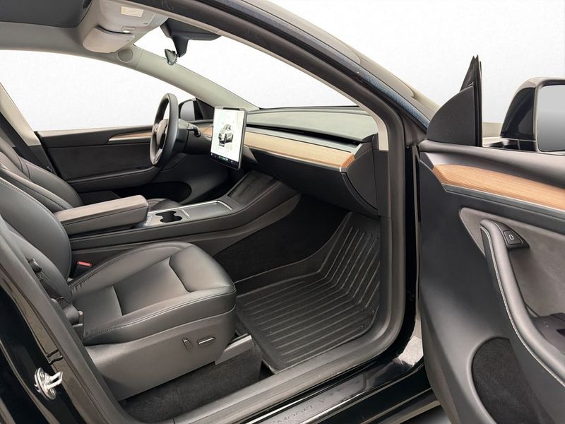 Tesla Model Y bild 15