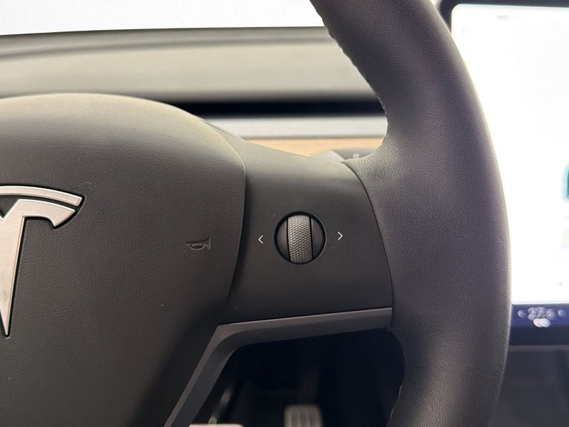 Tesla Model Y bild 19