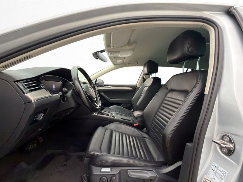 Volkswagen Passat bild 8