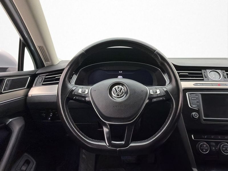 Volkswagen Passat bild 9