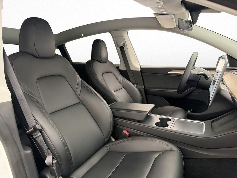 Tesla Model Y bild 13
