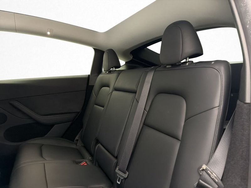 Tesla Model Y bild 15