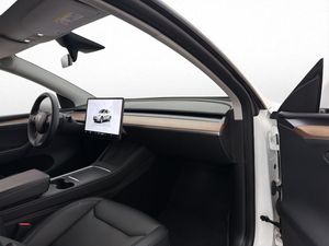 Tesla Model Y bild 14