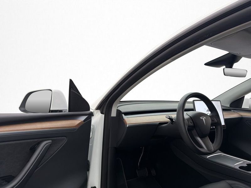 Tesla Model Y bild 9