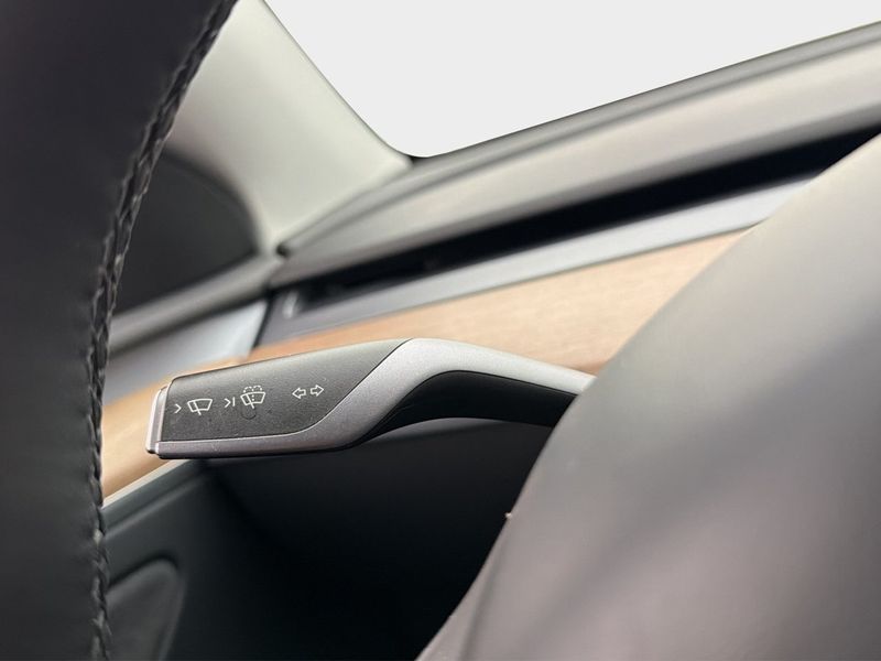 Tesla Model Y bild 28