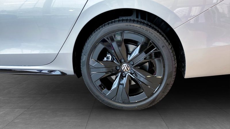 Volkswagen Passat bild 6
