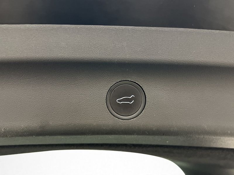 Tesla Model Y bild 30