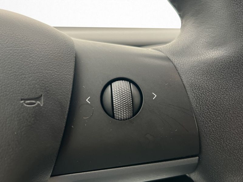 Tesla Model Y bild 17
