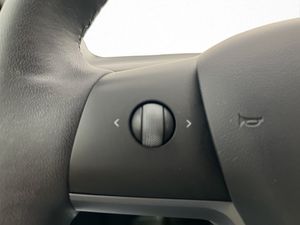 Tesla Model Y bild 16