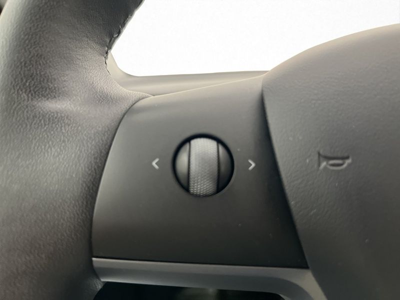 Tesla Model Y bild 16