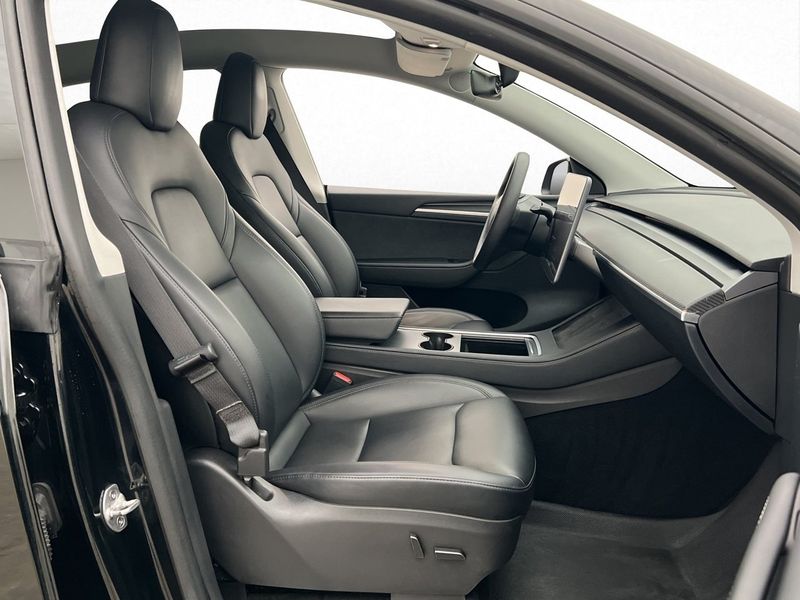 Tesla Model Y bild 28