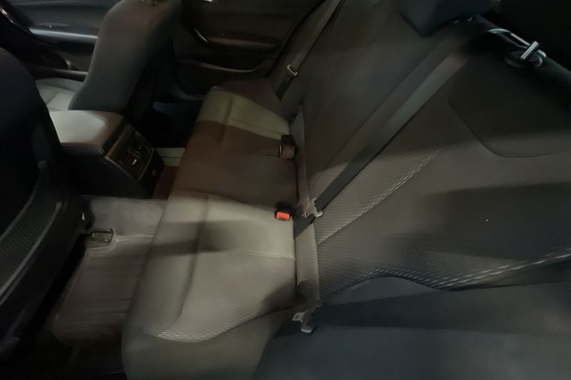 BMW 118 bild 9