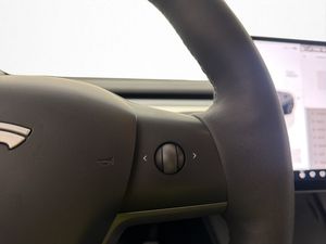 Tesla Model Y bild 27
