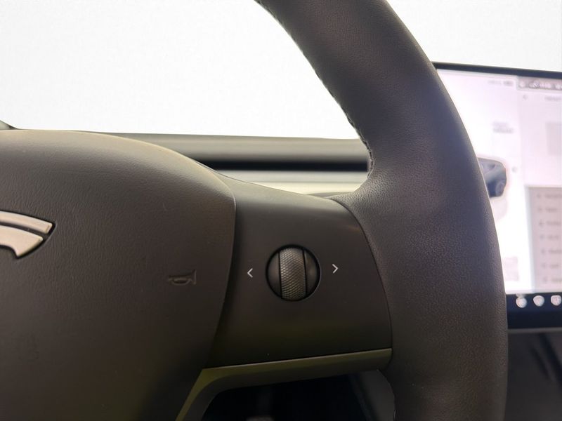 Tesla Model Y bild 27