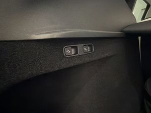 Tesla Model Y bild 19