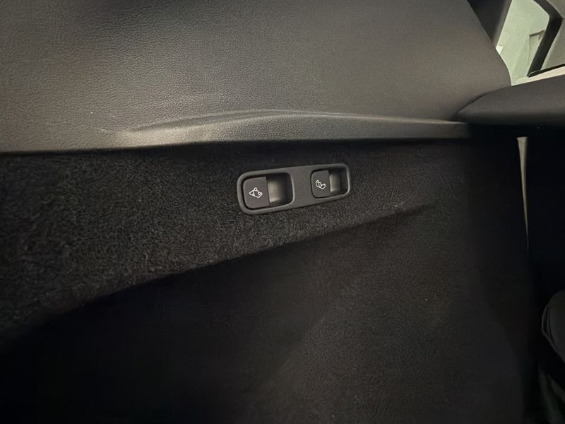 Tesla Model Y bild 19