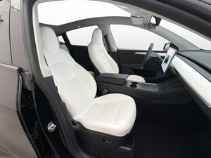 Tesla Model Y bild 15