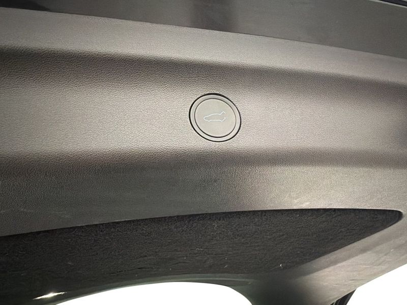Tesla Model Y bild 20