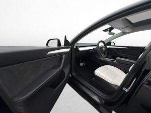 Tesla Model Y bild 35