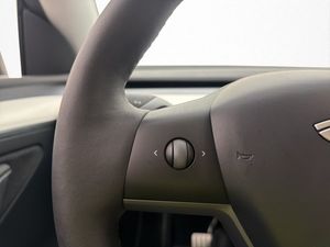 Tesla Model Y bild 28