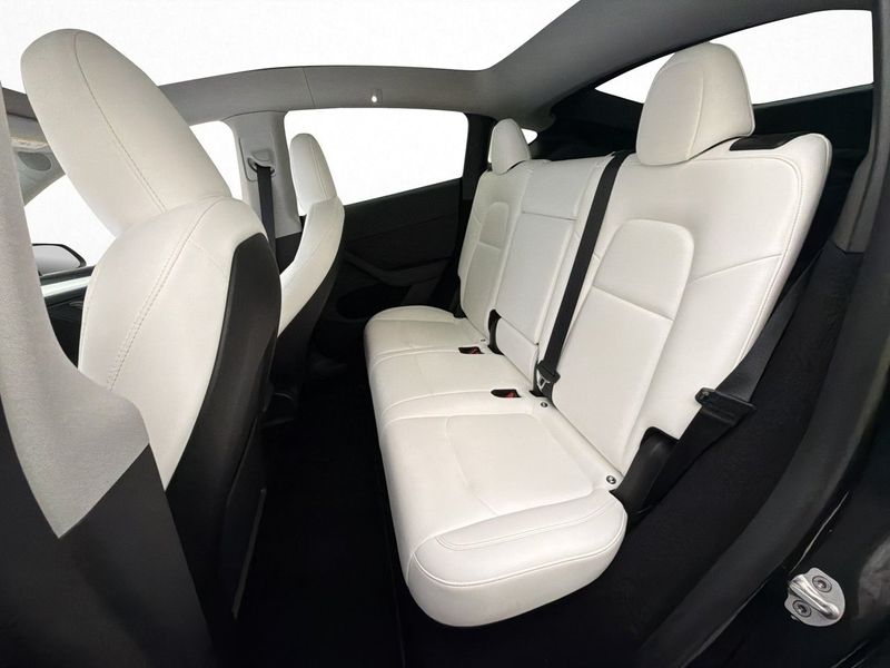 Tesla Model Y bild 31
