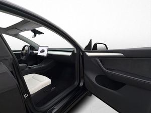 Tesla Model Y bild 16