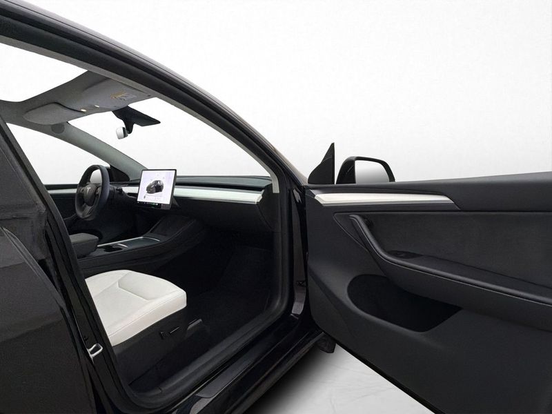 Tesla Model Y bild 16
