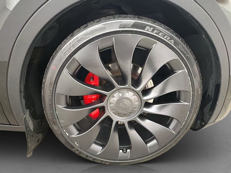 Tesla Model Y bild 14