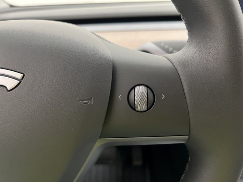 Tesla Model Y bild 35