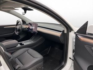 Tesla Model Y bild 16