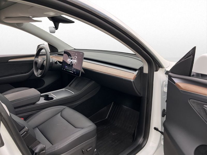 Tesla Model Y bild 16