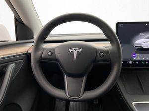 Tesla Model Y bild 23