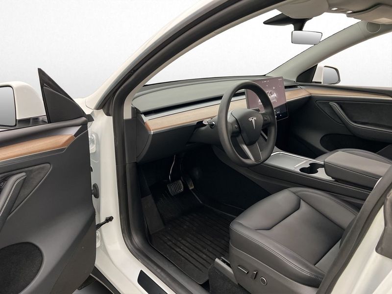 Tesla Model Y bild 24