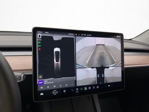 Tesla Model Y bild 33