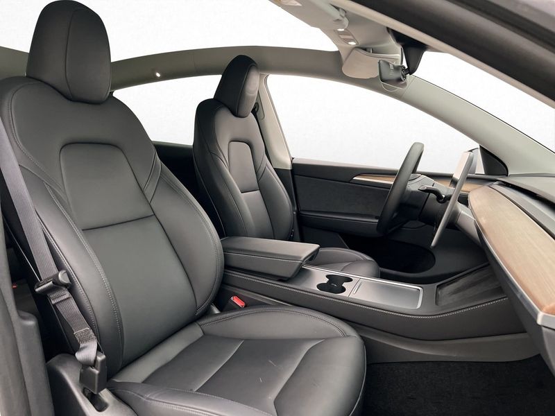 Tesla Model Y bild 15