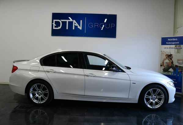 BMW 320 I Sedan Sport line Euro 5/KAMKEDJA/FULLSERVAD/P-SENSOR - 2013