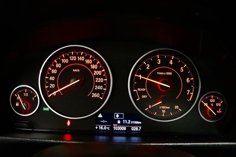 BMW 320 bild 12