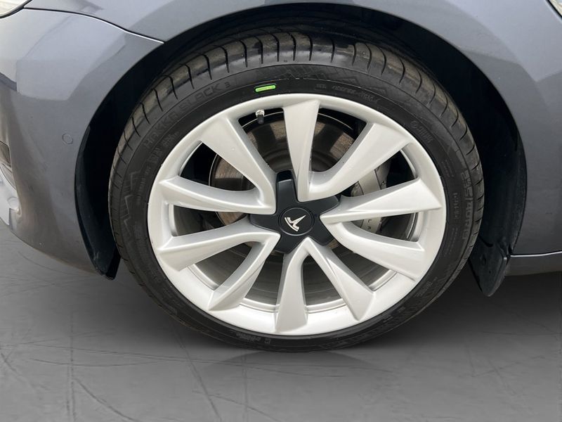 Tesla Model 3 bild 28